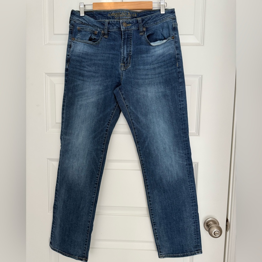 American Eagle Men's Blue Jeans “original straight” in extreme flex!